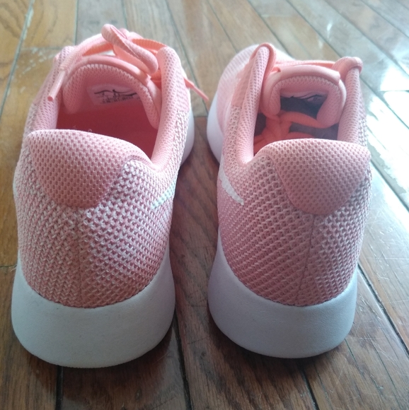 🚫SOLD 🚫 NEW Nike Sneakers - Picture 4 of 8